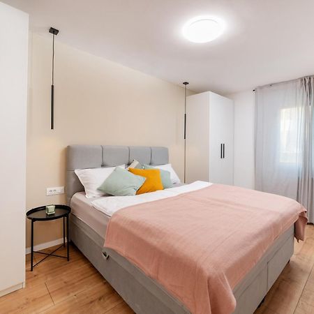 Cro.Lo Modern Retreat Apartment สปลิท ภายนอก รูปภาพ