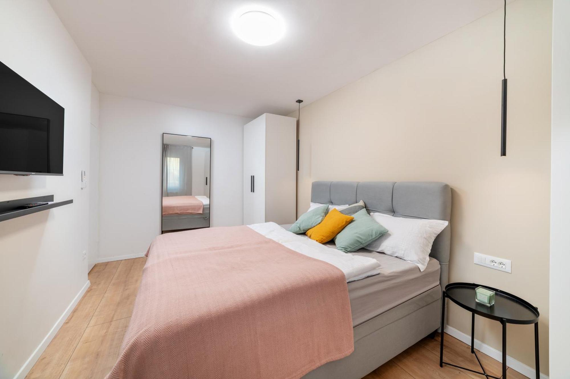 Cro.Lo Modern Retreat Apartment สปลิท ภายนอก รูปภาพ